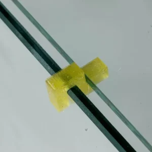 Markenprodukt U-Line Abdeckscheibe Halter für Wandstärke 3 mm, Deckelstärke 2 mm, gelb transparent, 4 Stk.